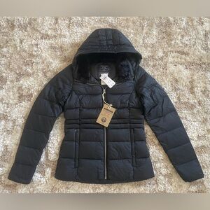 NWT Abercrombie & Fitch Black Puffer Jacket Size XS